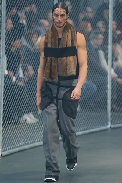 Look 25